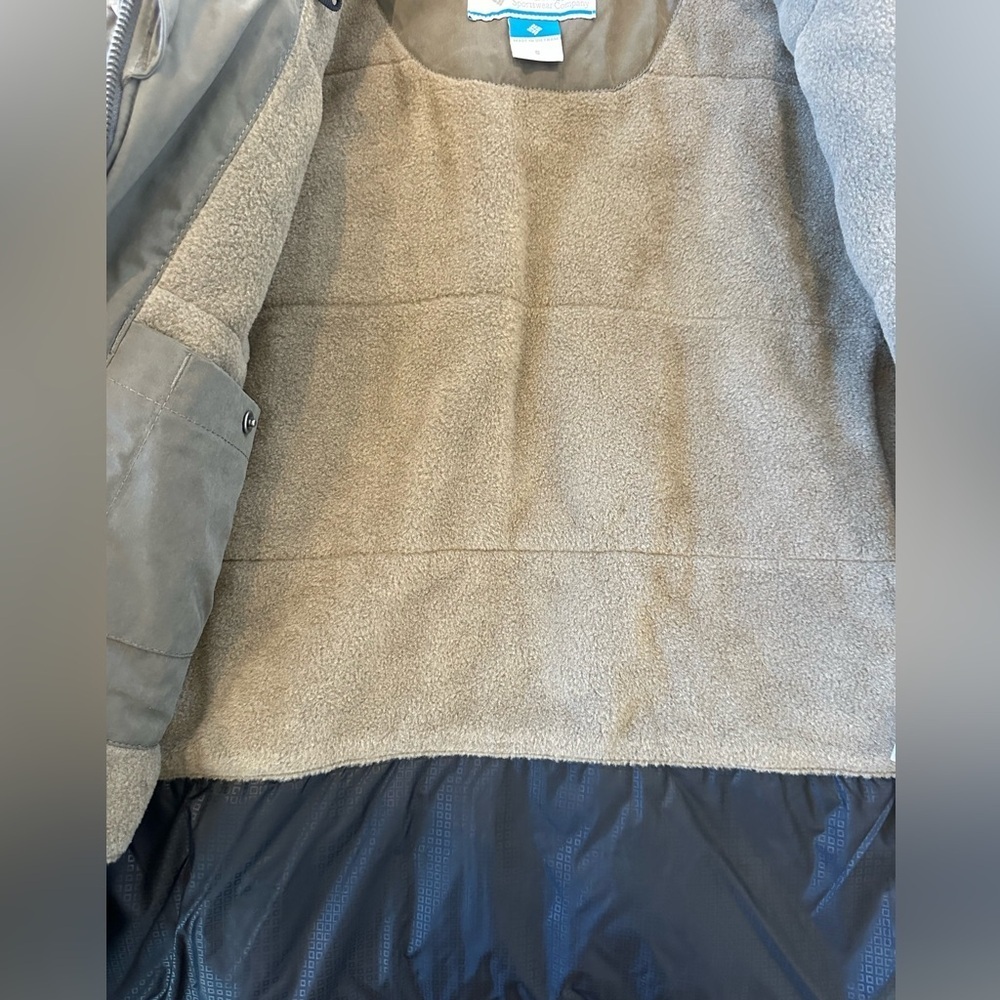 Columbia Fleece Lined Funnel Neck Jacket in Khaki - Picture 9 of 12